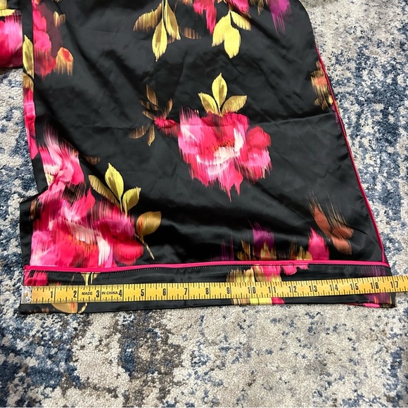 Torrid Blair Floral Wide Leg Satin High Rise Pants Size 6T - Picture 10 of 10
